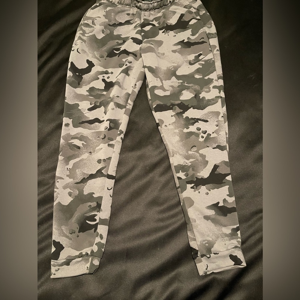Nike Dri-Fit camo sweatpants Large